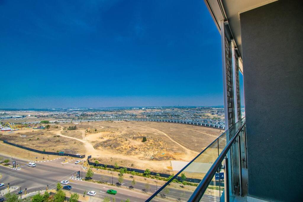 Beautiful Gem At Ellipse Apartment Midrand