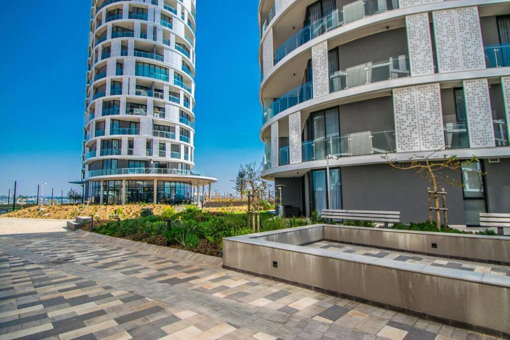 Beautiful Gem At Ellipse Apartment